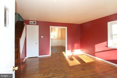 7028 Canterbury Ln, Alexandria, VA 22307 - photo 4