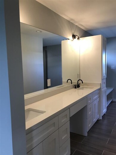 Master Bathroom, Double Sinks, Quartz Counters, Kn