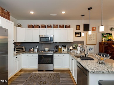 2417 Gathering Square Ct, Fuquay-Varina, NC 27526 - photo 4