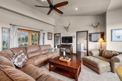 3885 NE Xenolith St, Terrebonne, OR 97760 - photo 7