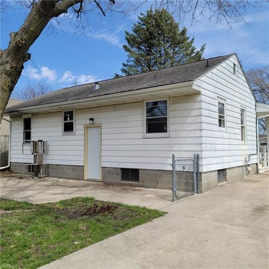 922 E 24th St, Des Moines, IA 50317 - photo 4