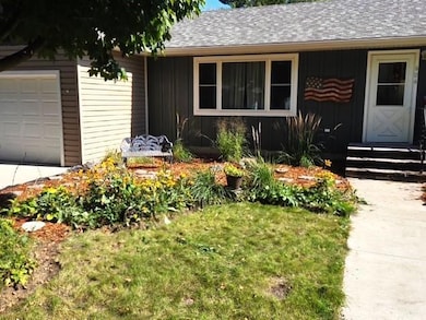 606 S 11th St, Montevideo, MN 56265 - photo 2