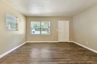 10202 Melanie Ave, Jacksonville, FL 32218 - photo 5