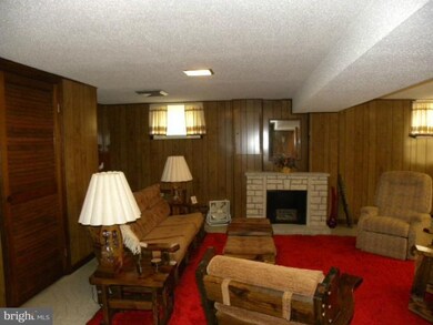 241 Cabbel Dr, Manassas Park, VA 20111 - photo 4