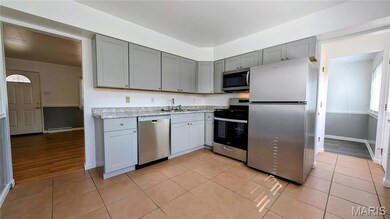 6720 Cherryvale Dr, Hazelwood, MO 63042 - photo 2