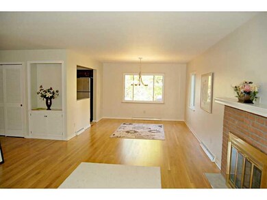 Dining Room. OPEN LIGHT& BRIGHT LIV/DINING RM