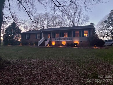 377 Rainbow Cir, Clover, SC 29710 - photo 4