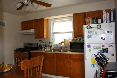 428 S Dilger Ave, Waukegan, IL 60085 - photo 6