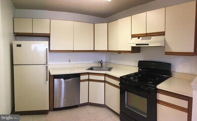 Radnor House unit 504, Bryn Mawr, PA 19010 - photo 5