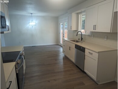 8009 SW Mapleleaf St, Portland, OR 97223 - photo 4