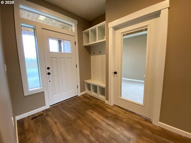 1035 N Douglas St, Canby, OR 97013 - photo 4