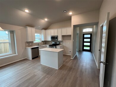 236 Eagleville Dr, Alvin, TX 77511 - photo 3