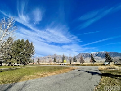 410 & 408 E Custer St, MacKay, ID 83251 - photo 2