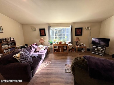 2129 Harbor Way - Living Room