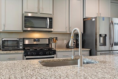 Kitchen featuring tasteful backsplash, a sink, st