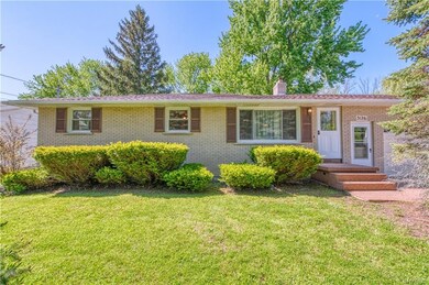 3126 Krueger Rd, North Tonawanda, NY 14120 - photo 2