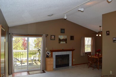 602 Cambridge Manor Dr, Schenectady, NY 12302 - photo 2