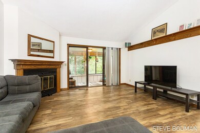 10-web-or-mls-528 Cherry Lane, Holland-1