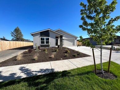 4890 SW Yew Place unit 10, Redmond, OR 97756 - photo 2