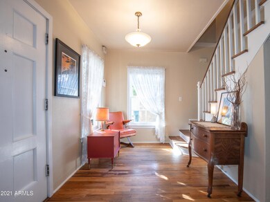 502 W Campbell entry