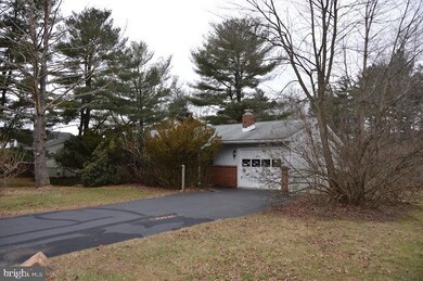 865 Albert Dr, Orwigsburg, PA 17961 - photo 2