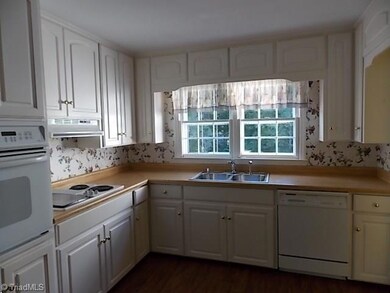 818 Sherwood Rd, Asheboro, NC 27205 - photo 4