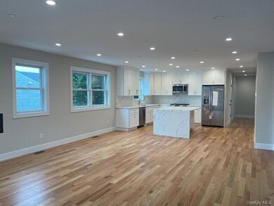 529 E Chester St unit Lower, Long Beach, NY 11561 - photo 3