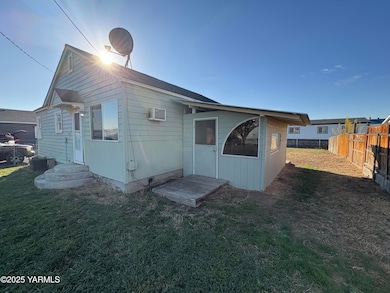 1906 Corpman Ln, Yakima, WA 98903 - photo 2