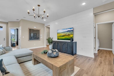 Photo of Similar Model