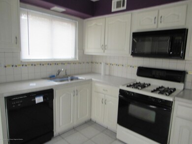 24 Blue Bird Ln unit 1000, Howell, NJ 07731 - photo 3