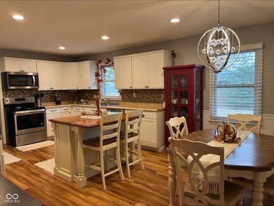 950 Cottonwood Dr, Columbus, IN 47203 - photo 5