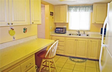 Kitchen - extra cabinets & counterspace