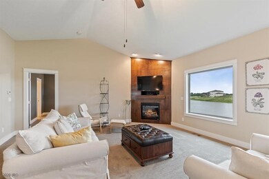 9518 Rushbrook Dr, Johnston, IA 50131 - photo 3