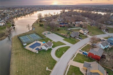 206 S Silver Top Ln, Raymore, MO 64083 - photo 3