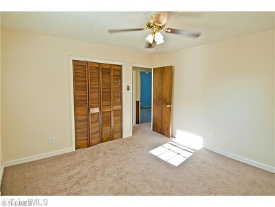 195 W Debbie Ln, Statesville, NC 28625 - photo 5