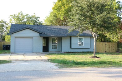 908 Dyche Ln, Alvin, TX 77511 - photo 2