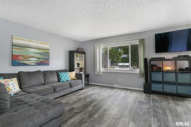 1202 N Stark St, Davenport, IA 52804 - photo 4