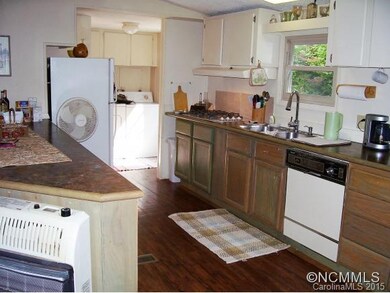 Breakfast Bar & Kitchen