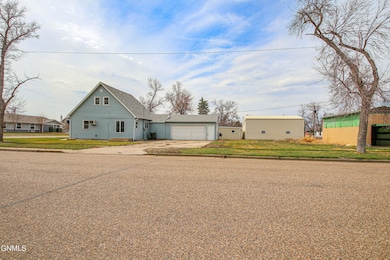 222 3rd Street NE - MLS Size-38