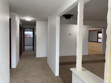 820 N 10th St, Central Point, OR 97502 - photo 2