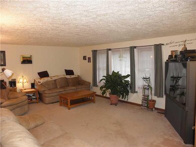 Living Room. Large 15x20 Living Room w/ Front Pict