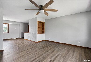2417 W 44th St, Davenport, IA 52806 - photo 2
