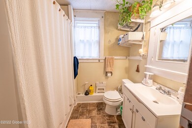 681 Myrtle Ave, Albany, NY 12208 - photo 5