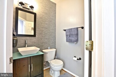 7447 Ardglass Ct, Lorton, VA 22079 - photo 5