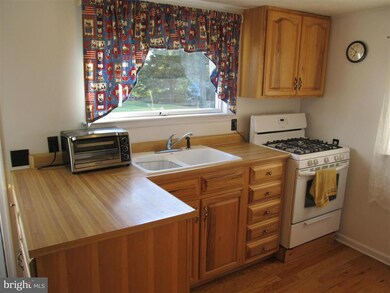 4307 Aitcheson Rd, Beltsville, MD 20705 - photo 2