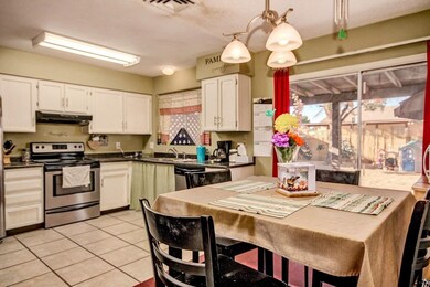 Eat in kitchen