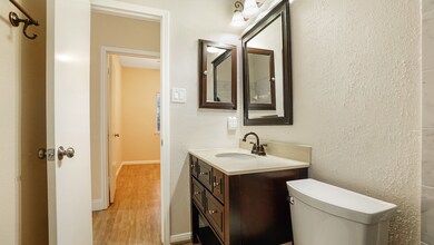 8019 Log Hollow Dr, Houston, TX 77040 - photo 5