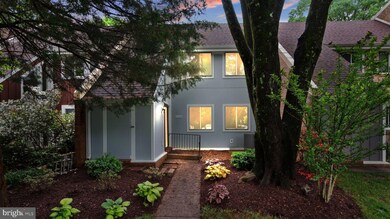 11116 Forest Edge Dr, Reston, VA 20190 - photo 2