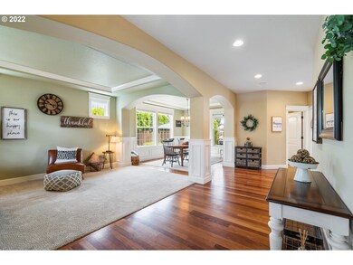 Living Room/Entrance