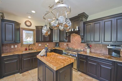 013_KITCHEN